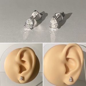 925 1 Ct (0.5 Ct each stone) Pear Moissanite Earrings with 2pcs GRA Certificate